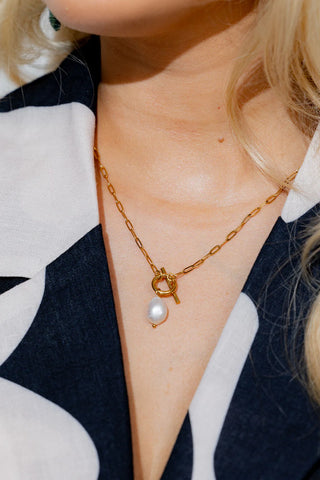 HELLO EDIE // Fresh Water Pearl Necklace