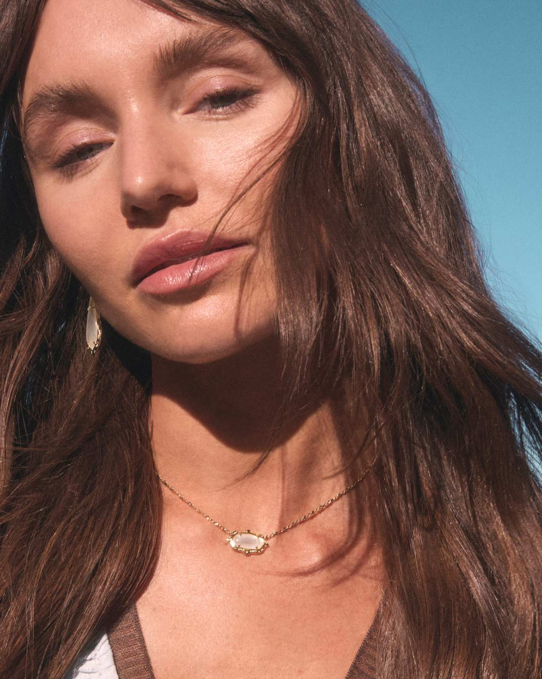 Elisa Scallop Frame Necklace in Gold Natural Mop