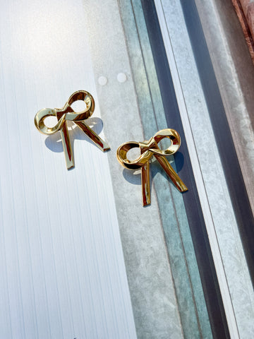 HELLO EDIE // Grand Millenial Bow Earring